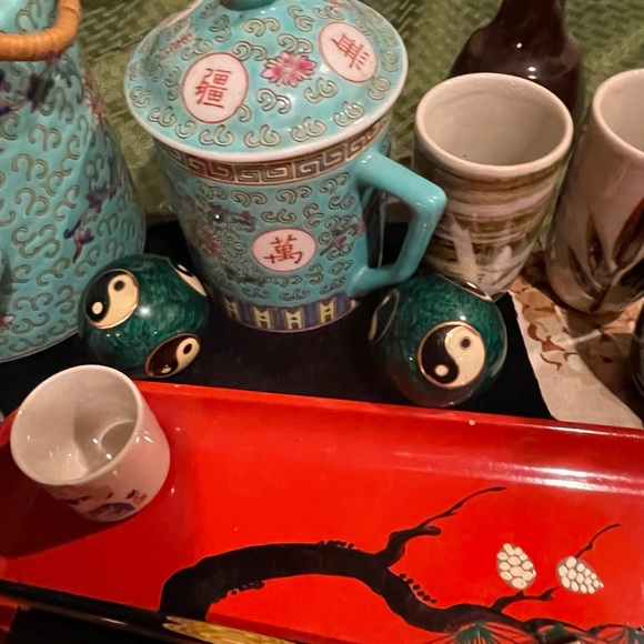 From Japan made in China tea set a two tall saki cups, four matching tea cups - Picture 12 of 16